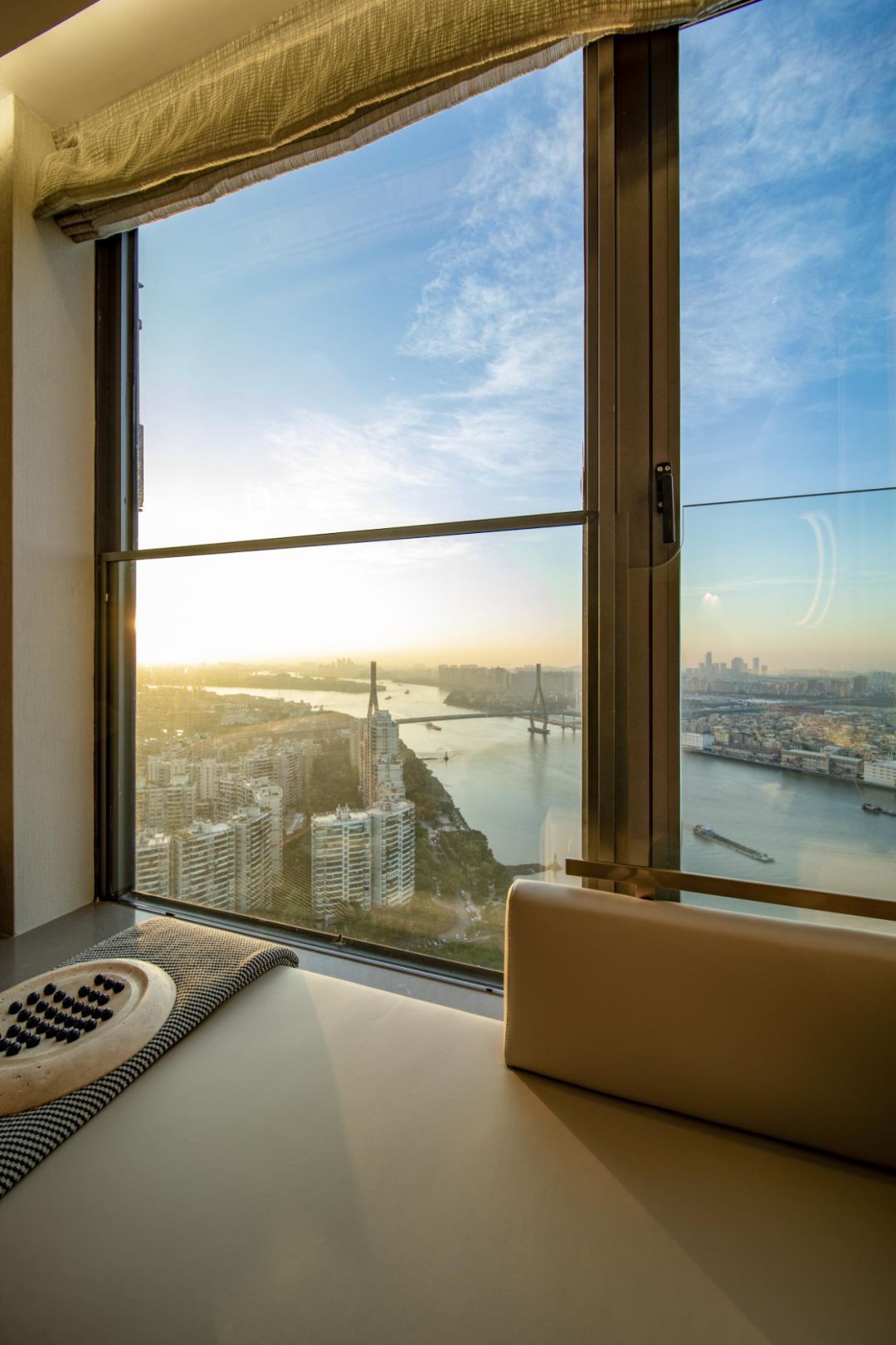 广州江景房海珠【越秀天悦江湾】总价千万，四房全南望江！