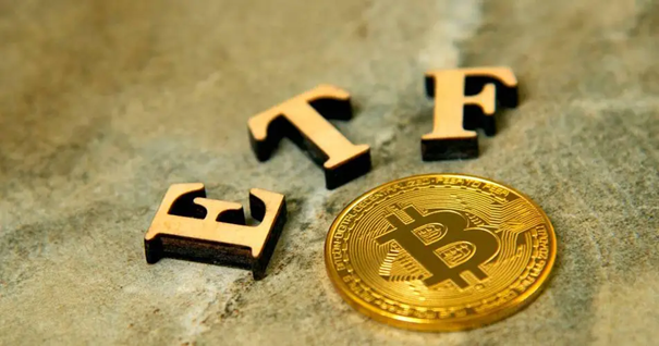 交易者说_使交易者面临潜在损失无穷大的_交易者参与度降低可能表明谨慎，但交易量低也可能使价格变动更容易。这种大幅波动常常会引发对市场总体情绪的质疑。根据随后的链上活动，这些转移可能表明积累阶段、机构重新定位或市场重新分配。