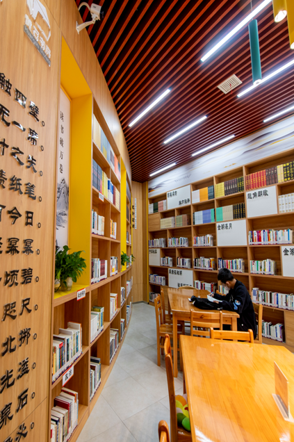 设计理念以舒适,休闲,文化体验为主,馆舍内设有黄石八大景点,馆舍外观