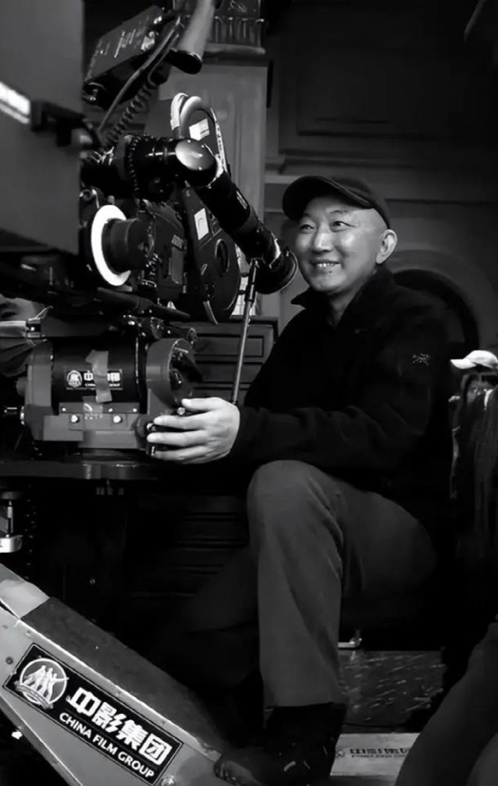 3年100亿张艺谋拼命冯小刚退场