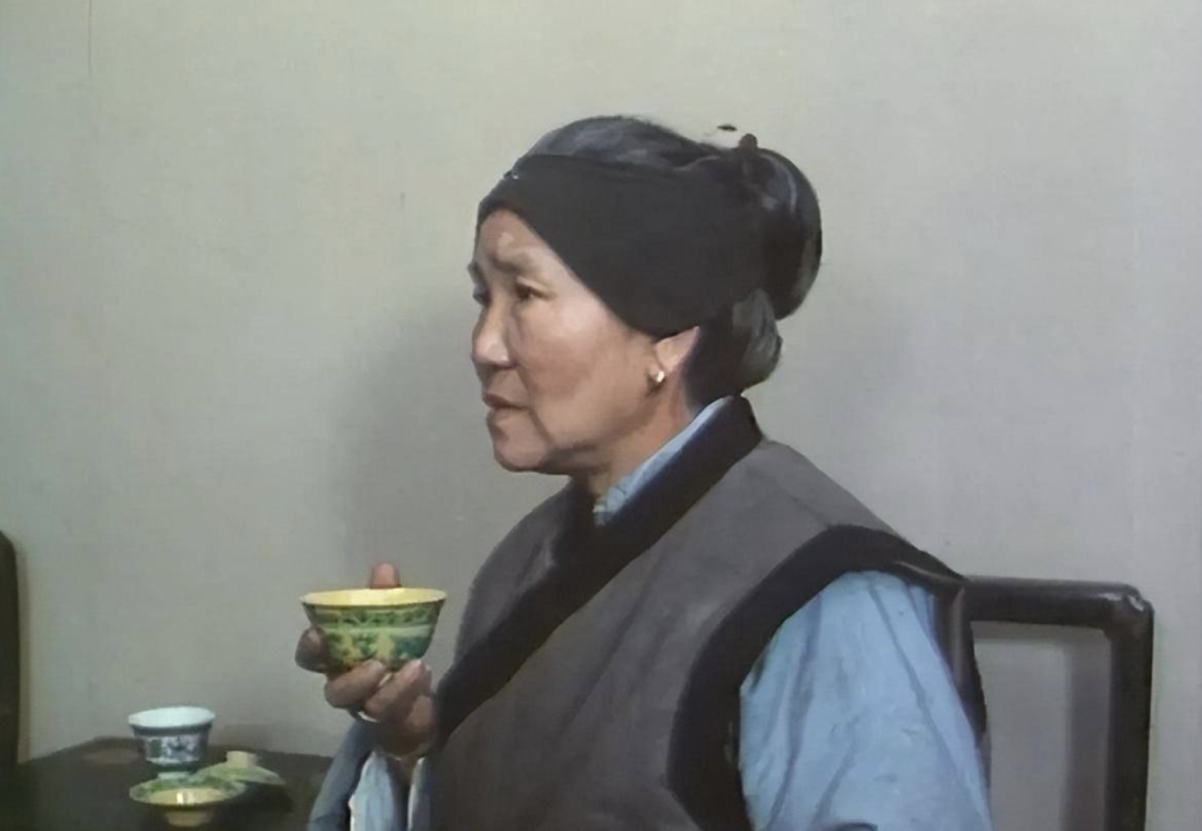 简历中个人业绩介绍_简历表格下载word格式 个人简历表_何赛飞个人简历