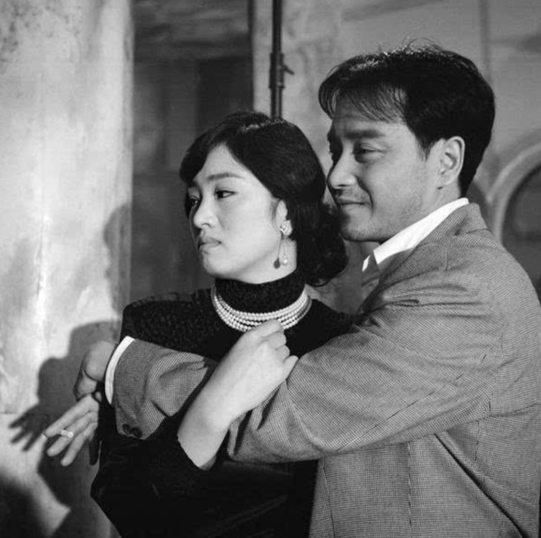 何赛飞个人简历_简历中个人业绩介绍_简历表格下载word格式 个人简历表