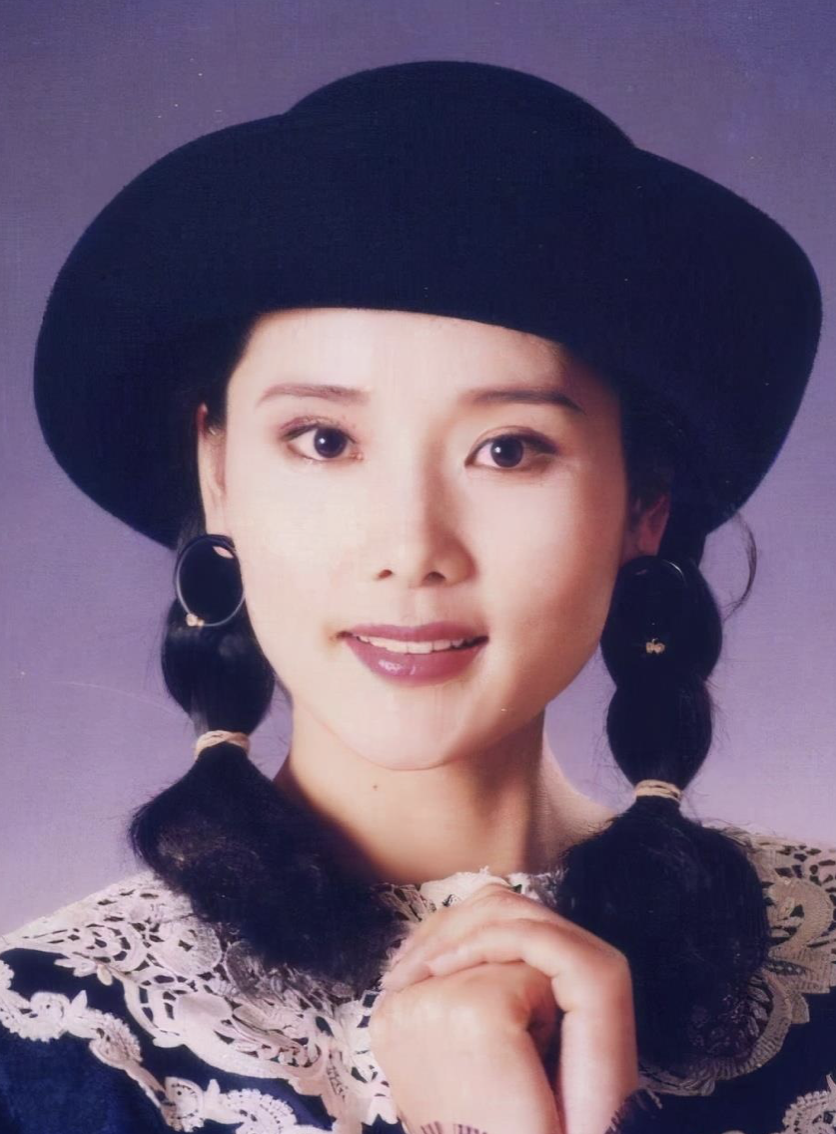 简历表格下载word格式 个人简历表_何赛飞个人简历_简历中个人业绩介绍