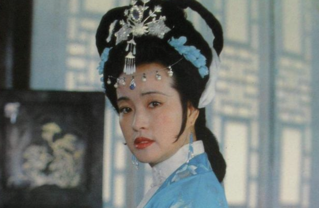 简历中个人业绩介绍_何赛飞个人简历_简历表格下载word格式 个人简历表