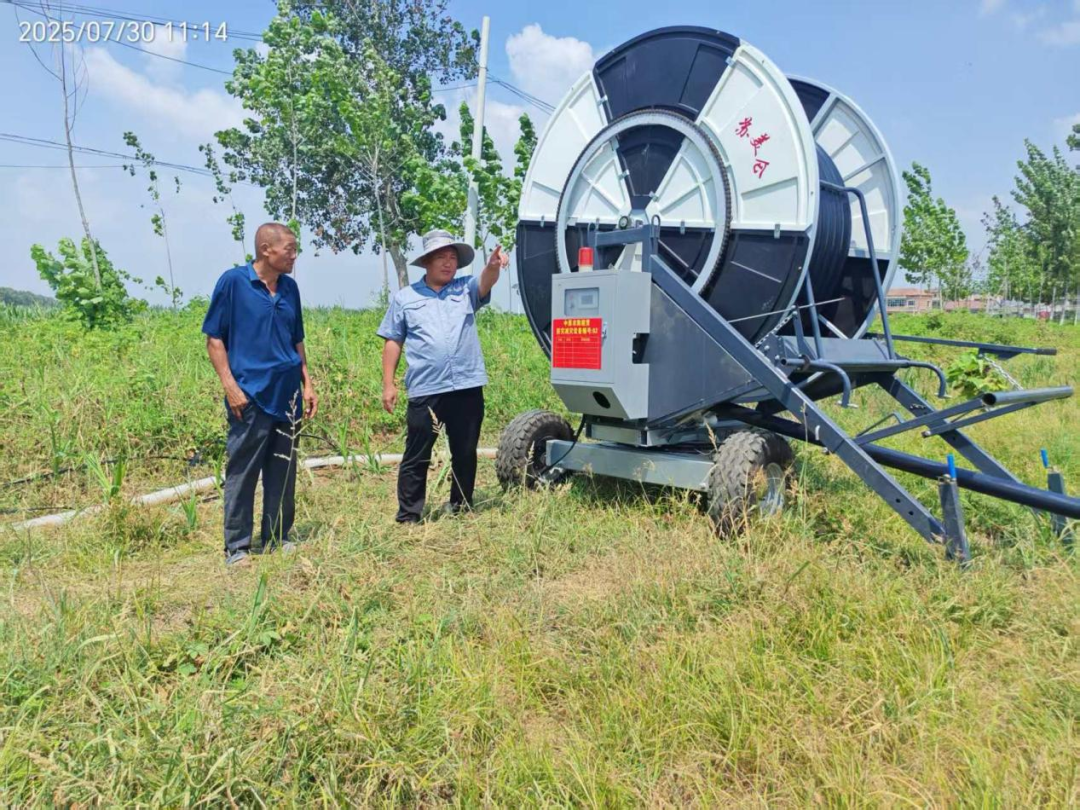 助力抗旱救灾   彰显国企担当 ——中原农险周口市分公司无偿提供大型设备驰援抗旱一线