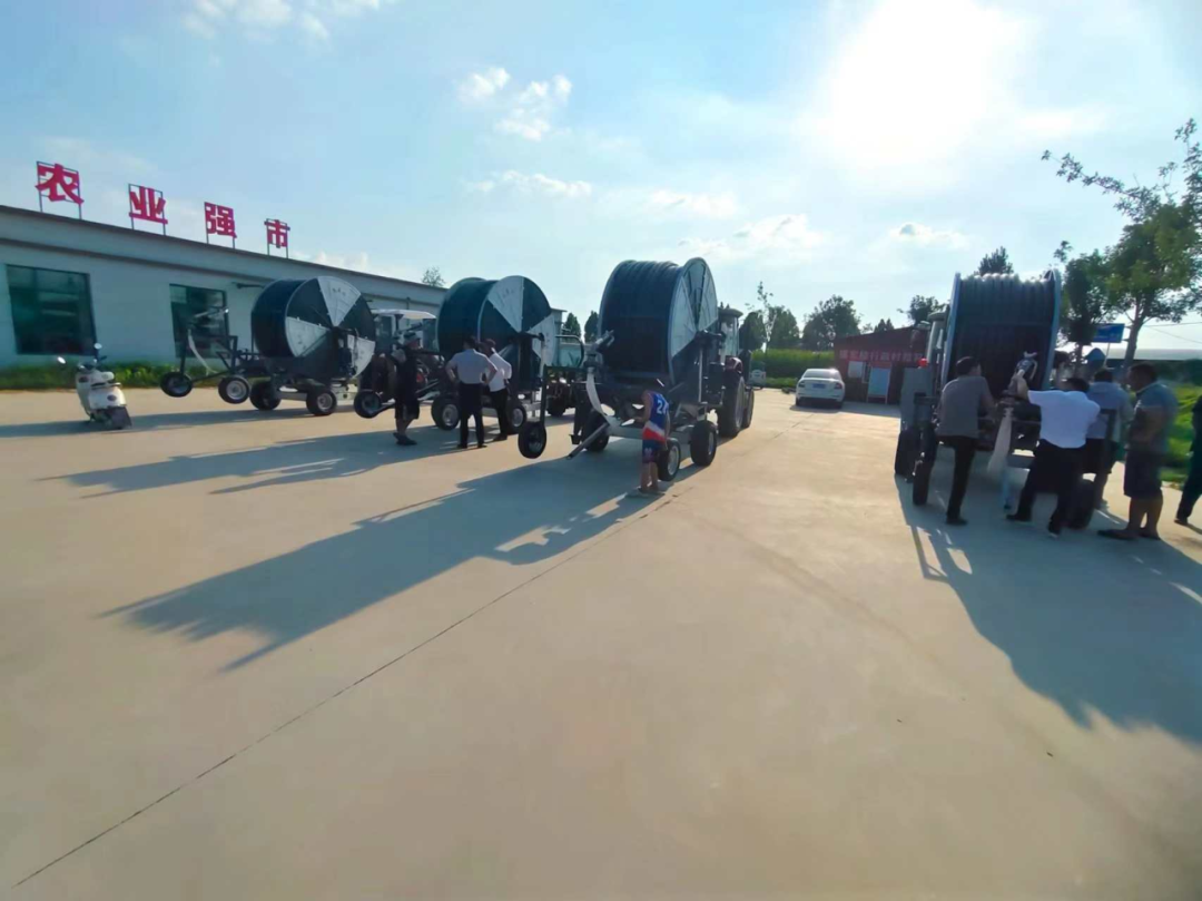 助力抗旱救灾   彰显国企担当 ——中原农险周口市分公司无偿提供大型设备驰援抗旱一线