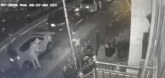 找不到工，就打劫！纽约华人频频“遭殃”，外出购物被枪顶后腰，家门口抽烟都遭枪指打劫...（组图） - 7