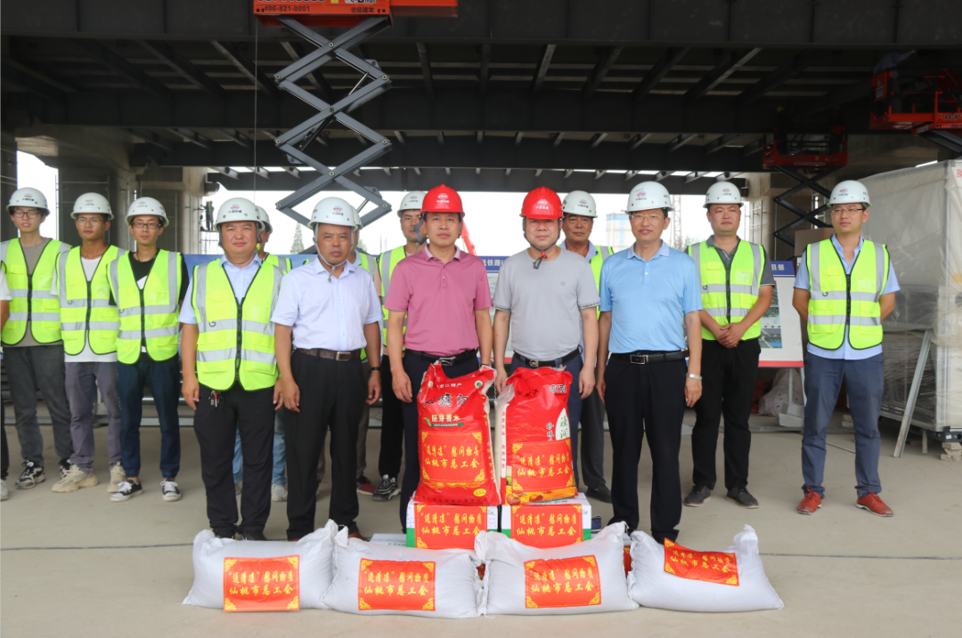 市总工会开展送清凉活动