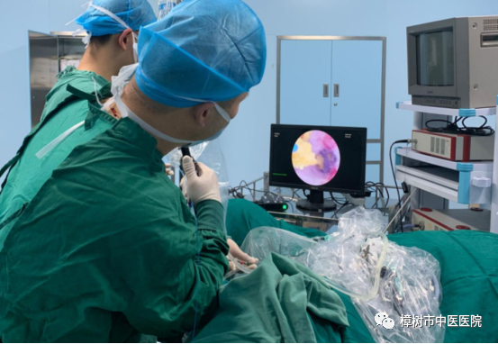 输尿管鞘是什么【新技术】输尿管软镜备可弯负压吸引外鞘钬激光碎石，让泌尿系结石无处可藏！_https://www.jmylbn.com_新闻资讯_第3张