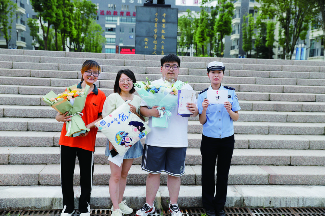 7月15日16时50分,芜湖交警与中国邮政集团有限公司芜湖市分公司共同
