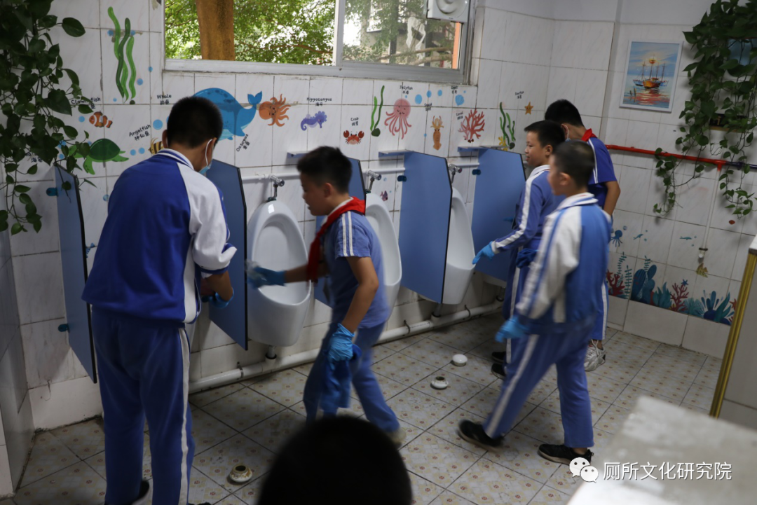 校园厕所清洁