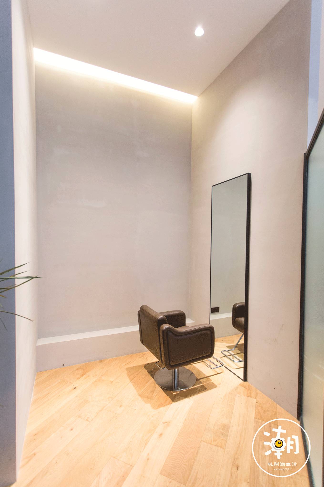 据说从这家理发店出来的姑娘都变身网红了现在还要给你免费造型