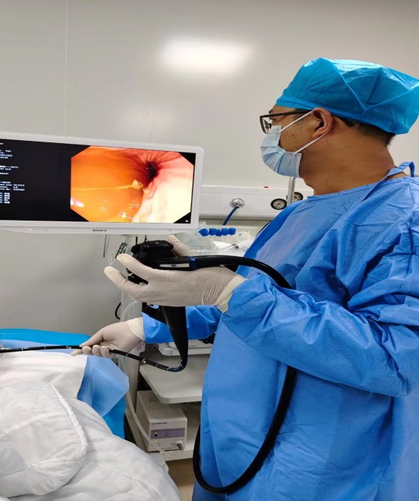 孩子肚子疼半年竟是胃炎惹的祸小儿胃镜一步到胃解难题