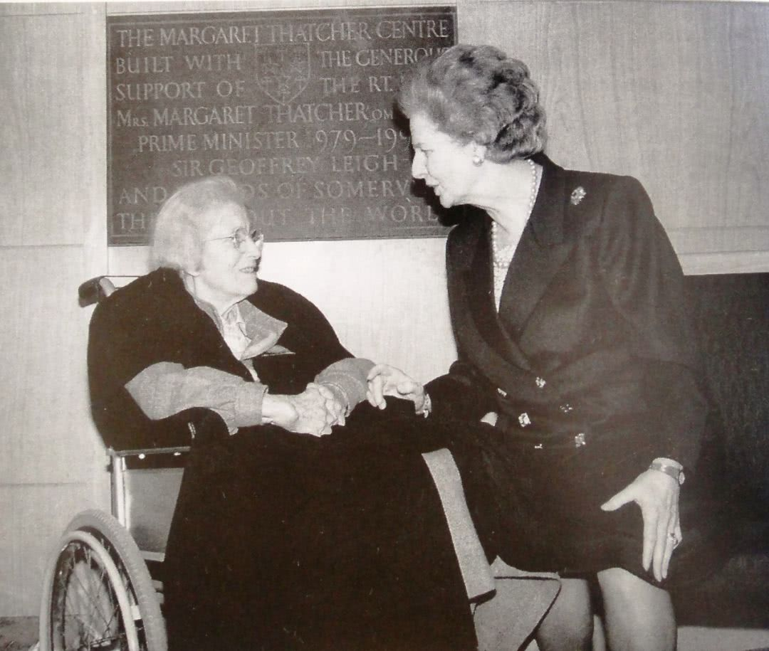 养过晶体的英国女首相，导师还是诺贝尔化学奖得主！ 第6张