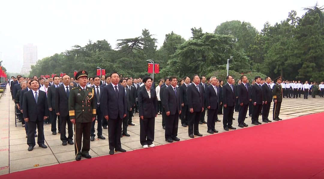 湖南省暨长沙市烈士纪念日向英雄烈士敬献花篮仪式举行