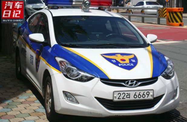 新加坡新警车亮相,网友们"哗"声一片!再看看这些国家的警车