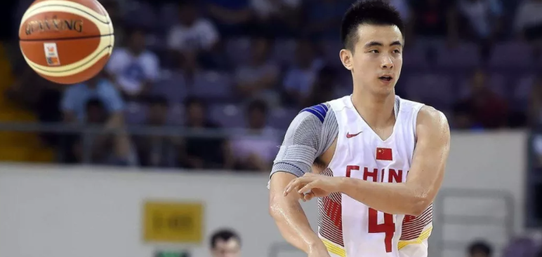 篮球体育生赵继伟郭艾伦贴脸热吻？直男和兄弟亲一下，怎么了~