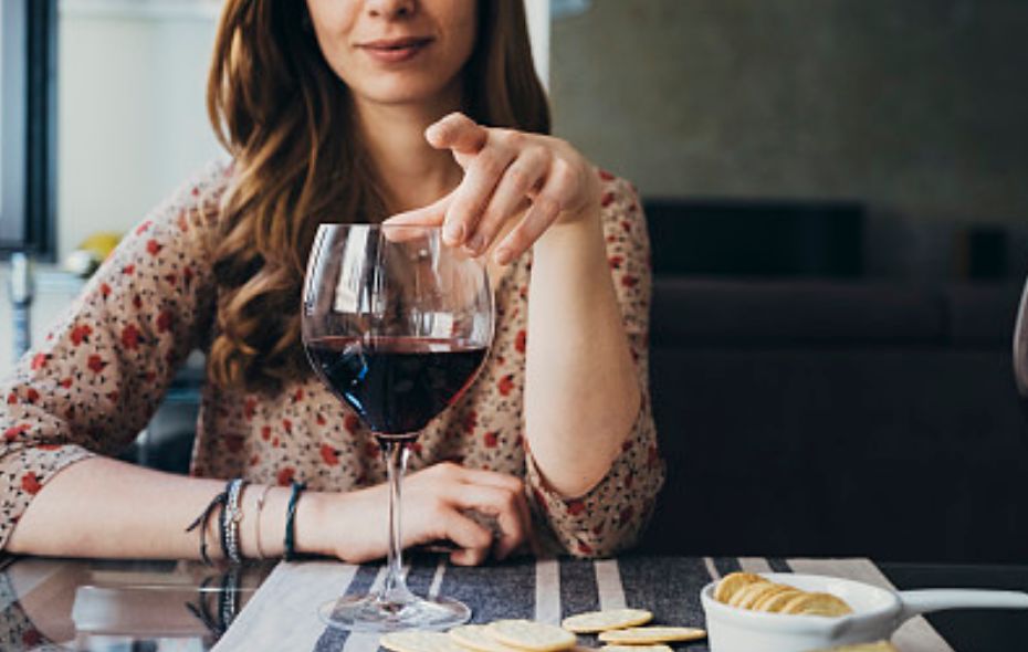 真正懂得喝红酒的女人，是这样的!