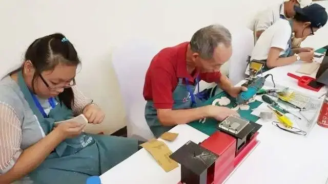 摩福男人展:中国老板穿搭图鉴 摩福男人展:中国老板穿搭图鉴