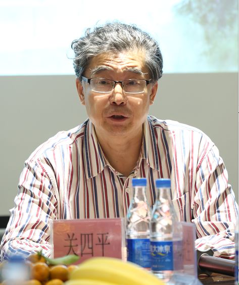 中国三国演义学会会长关四平教授首先致辞.