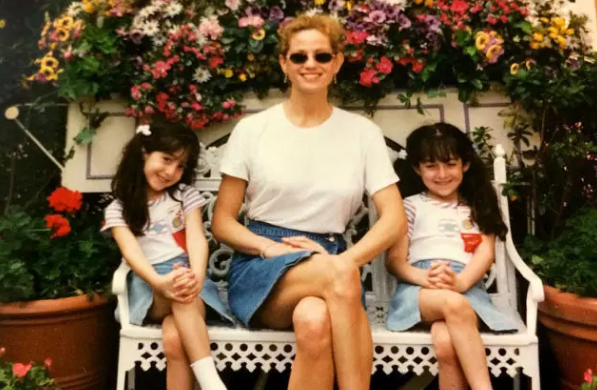 �Ϲ�����ͳ��ͱ���ӣ�ǣ������·��Ұ��Ů���������������������ĵ�һ���ˡ���