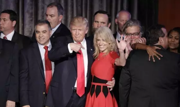 �Ϲ�����ͳ��ͱ���ӣ�ǣ������·��Ұ��Ů���������������������ĵ�һ���ˡ���