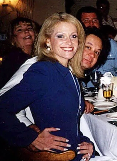 �Ϲ�����ͳ��ͱ���ӣ�ǣ������·��Ұ��Ů���������������������ĵ�һ���ˡ���