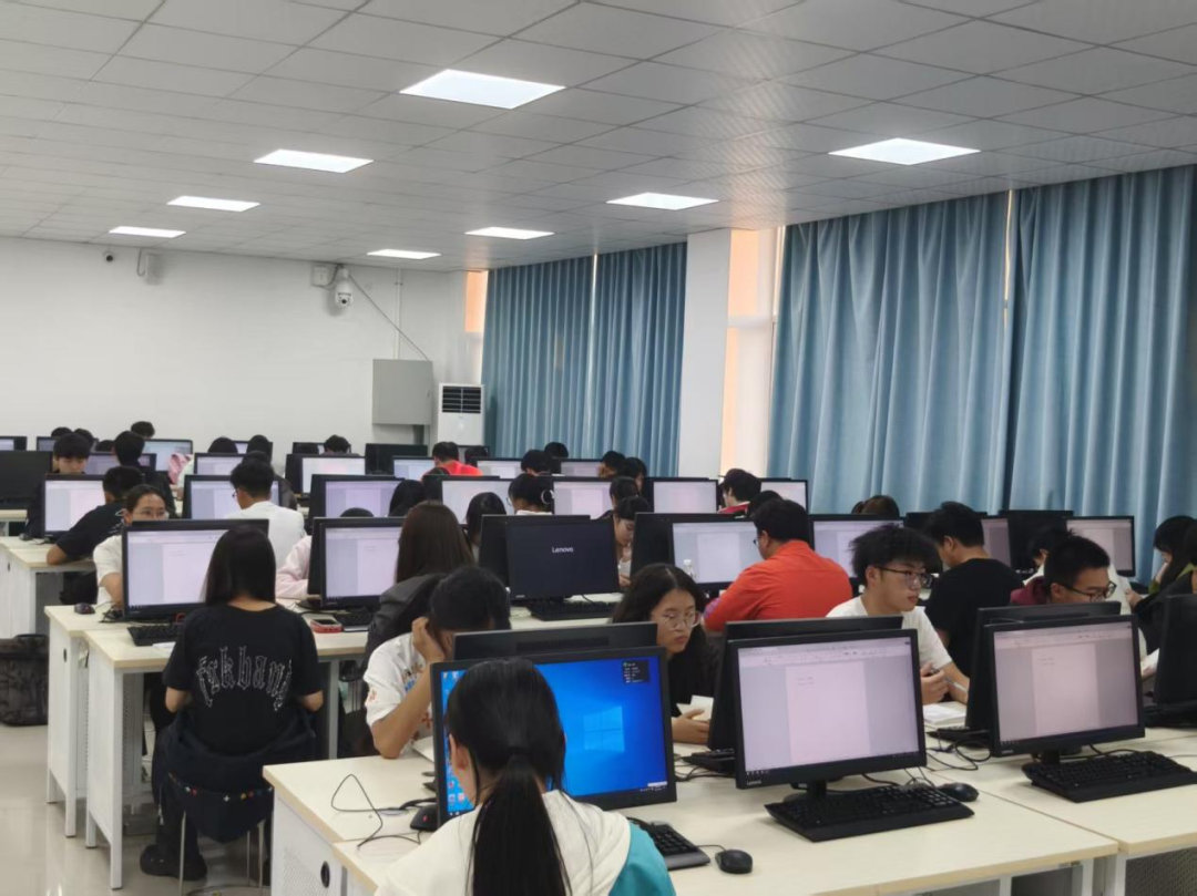 人气爆棚！国家计算机二级培训班正式开班，现场直击→ 第 1 张