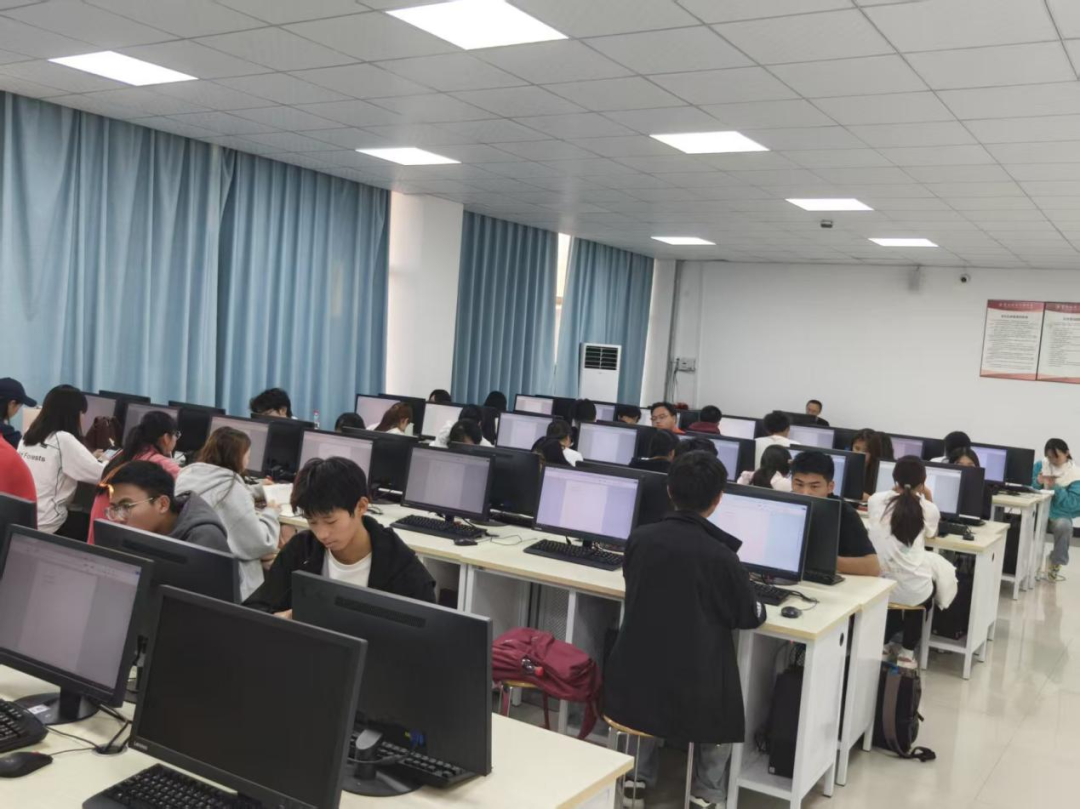 人气爆棚！国家计算机二级培训班正式开班，现场直击→ 第 2 张