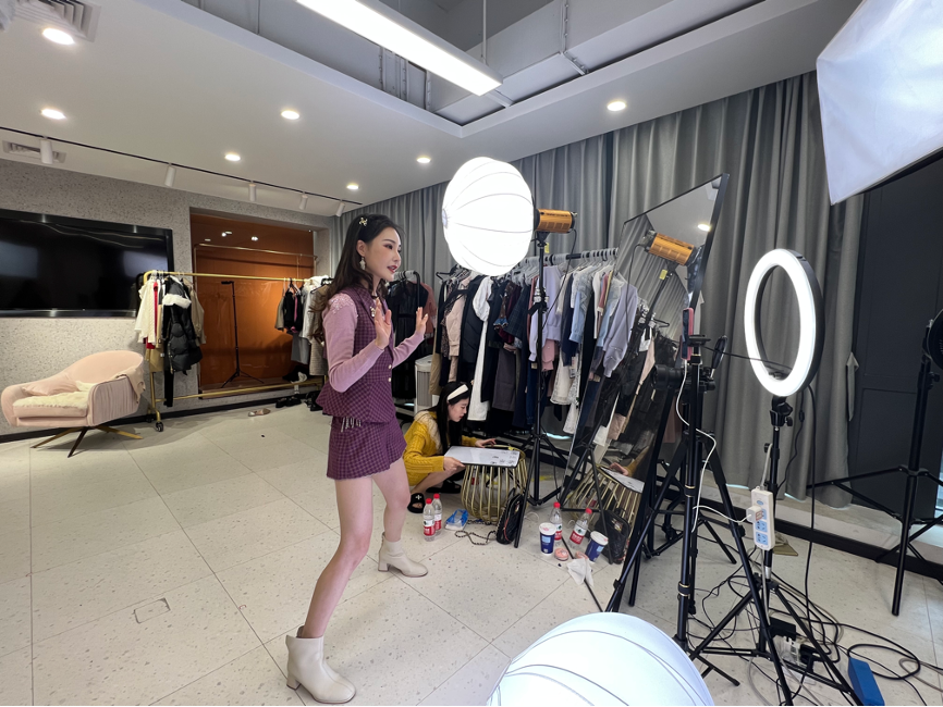 直播6天0銷量，狠心轉型后，她一晚上賣掉3萬件高端貨