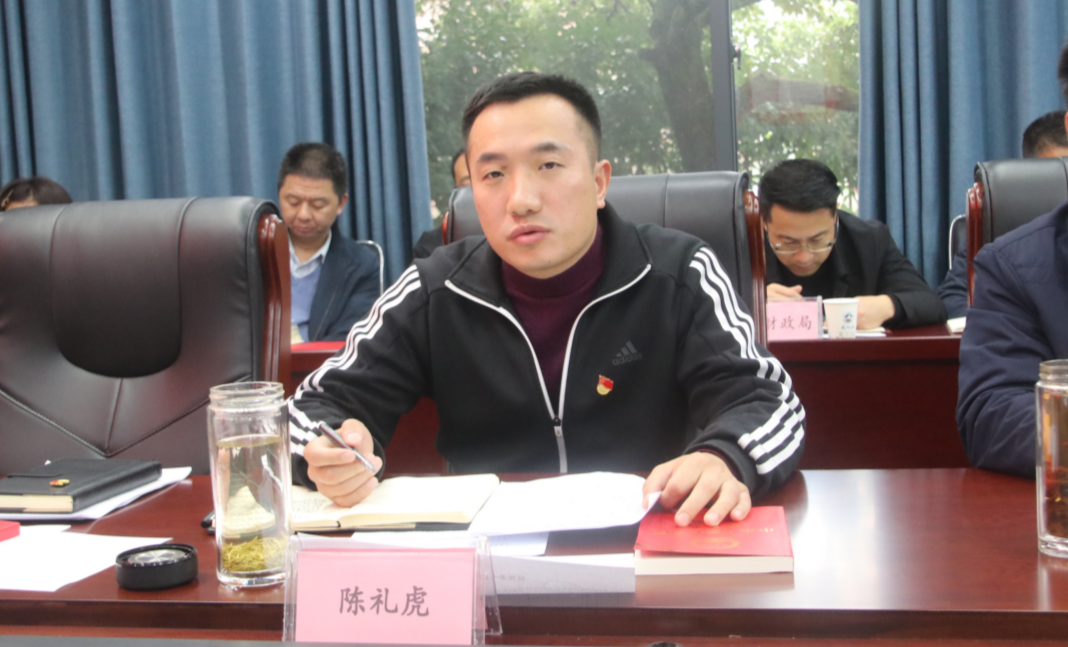 区党委委员,管委会副主任陈礼虎就学习情况进行发言区