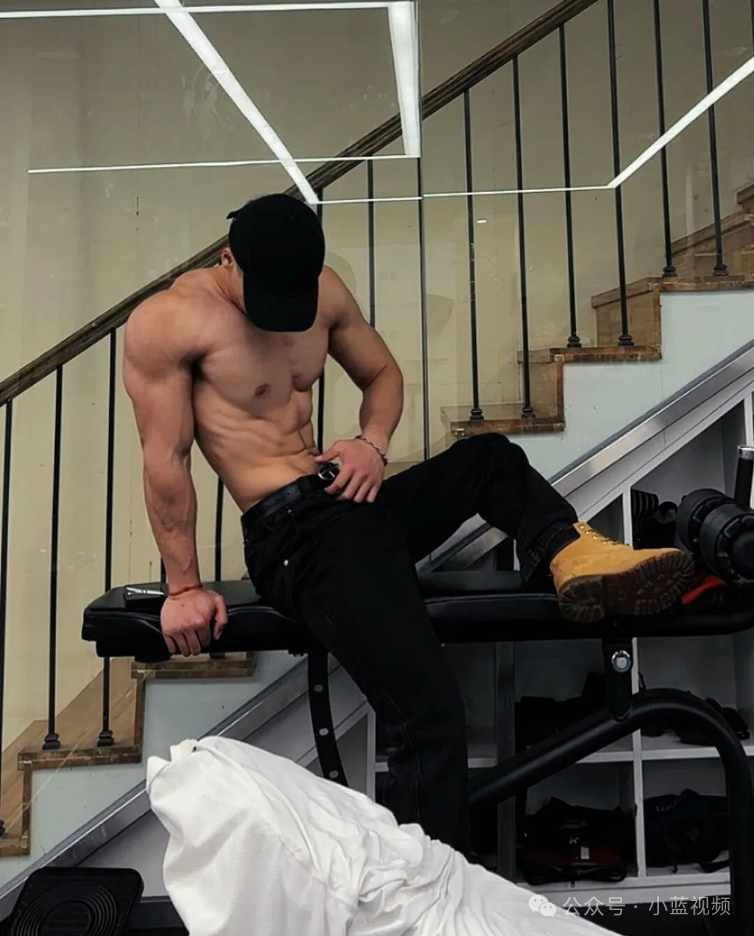 182cm北京黑皮腹肌健身私教