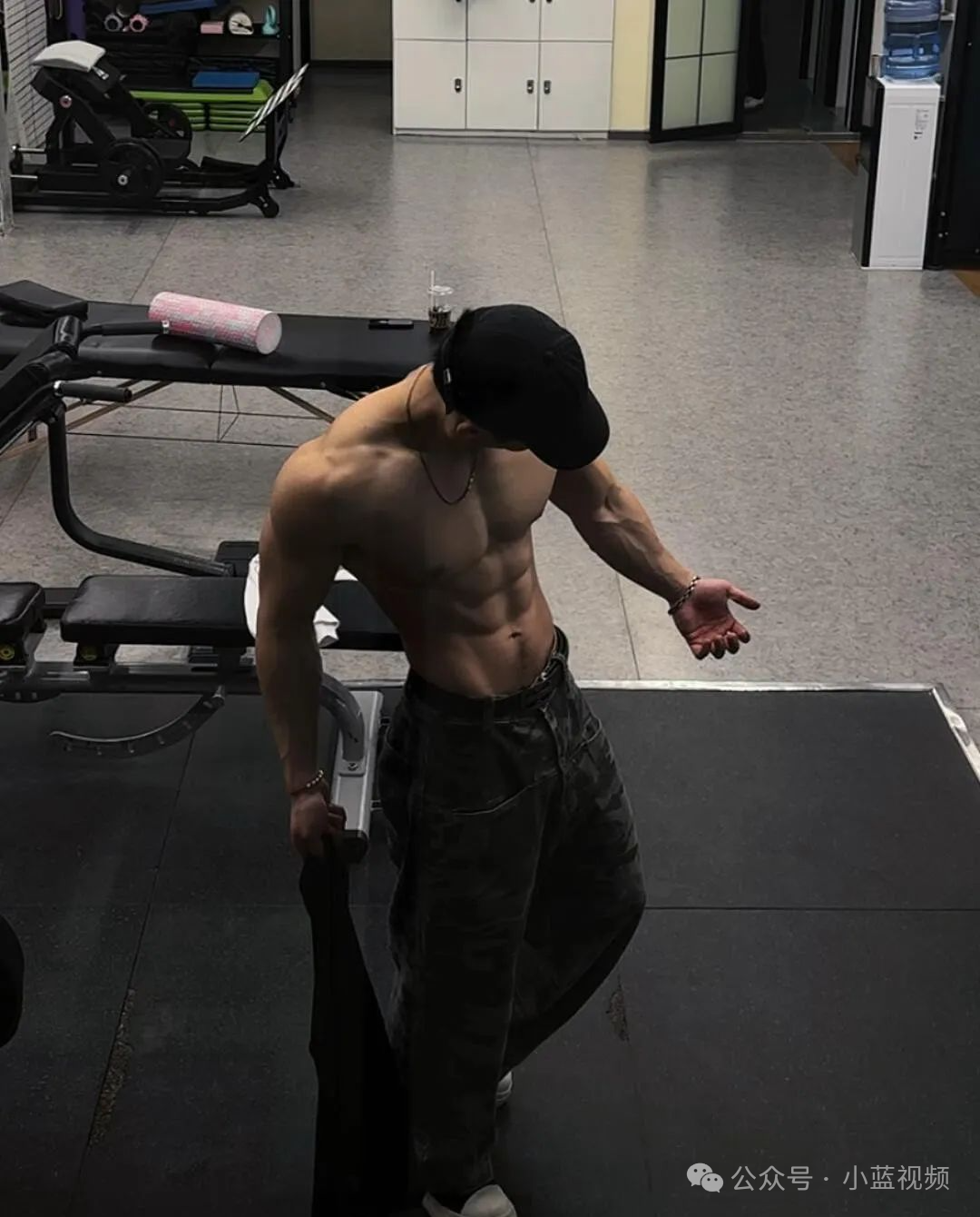 182cm北京黑皮腹肌健身私教