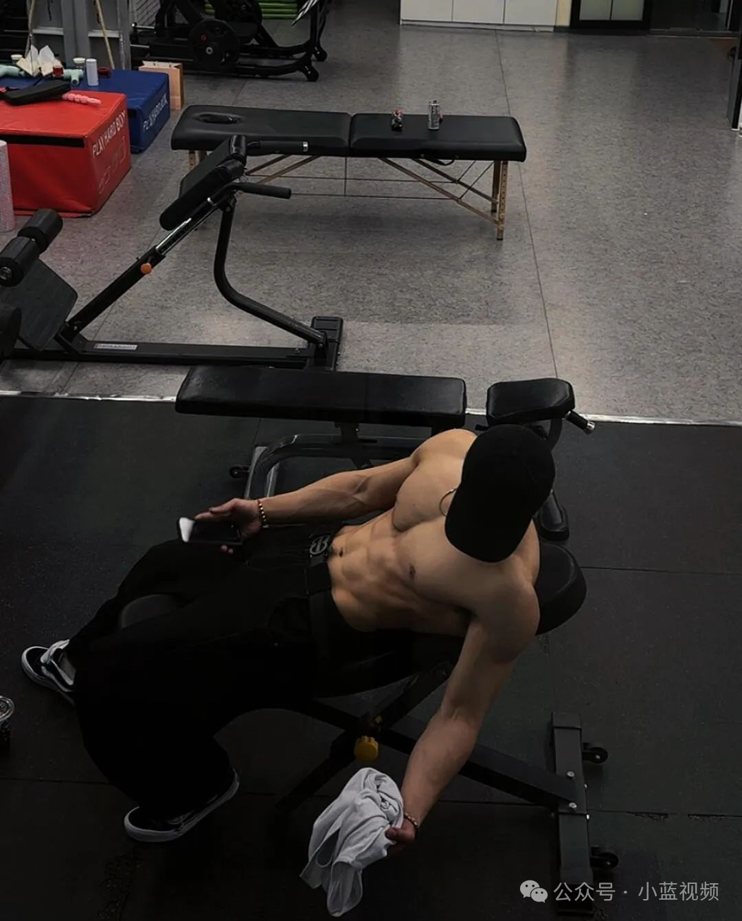 182cm北京黑皮腹肌健身私教