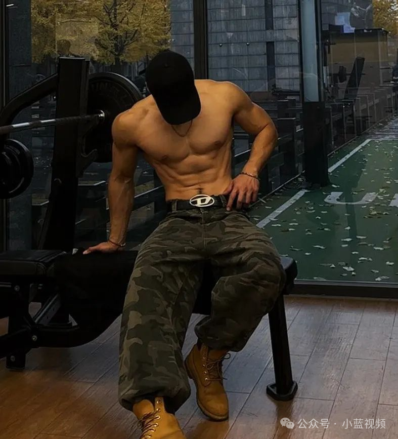 182cm北京黑皮腹肌健身私教