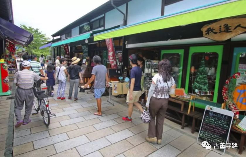 逛日本古玩市场 货物品种真多 老板竖起大拇指 中国古董很高端 北美生活网