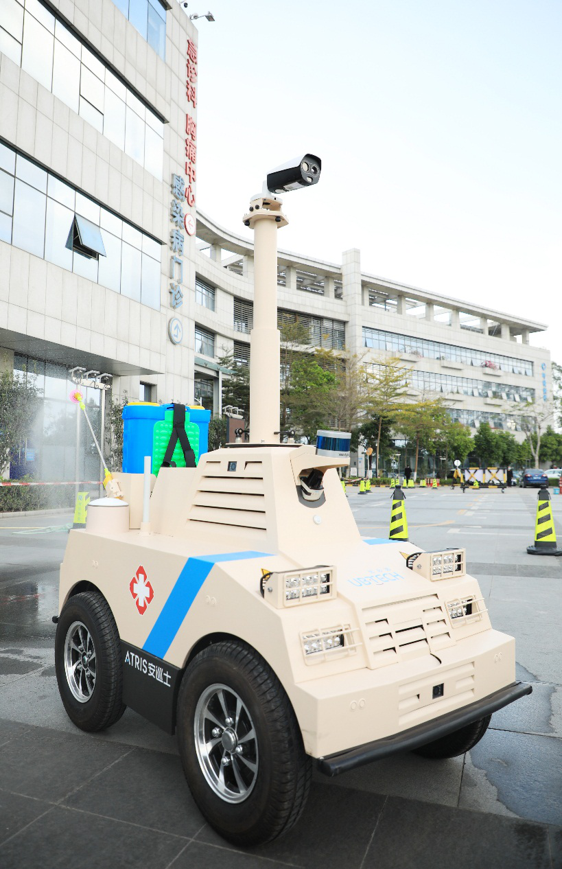 aimbot(智巡士)在深圳三院发热门诊检测体温疫情期间,机器人在很多