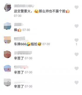 被路过的网友拍下的他“火”了 大家纷纷为小哥点赞