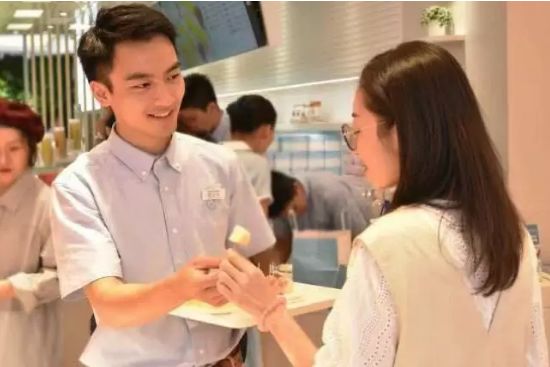 好利来蛋糕卡怎么用_好利来蛋糕加盟费_沈阳好利来黑天鹅蛋糕价格