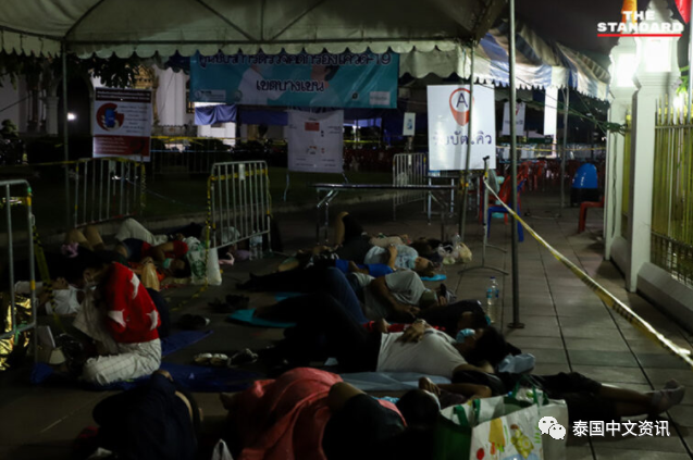 7000例阳性！泰国大批民众深夜露宿街头，疯狂排队检测，恐慌到了极点....