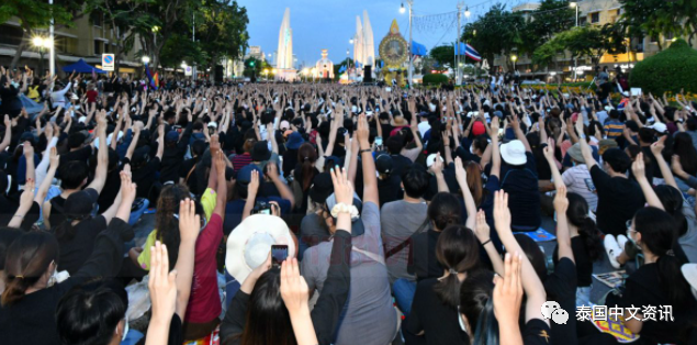 7000例阳性！泰国大批民众深夜露宿街头，疯狂排队检测，恐慌到了极点....