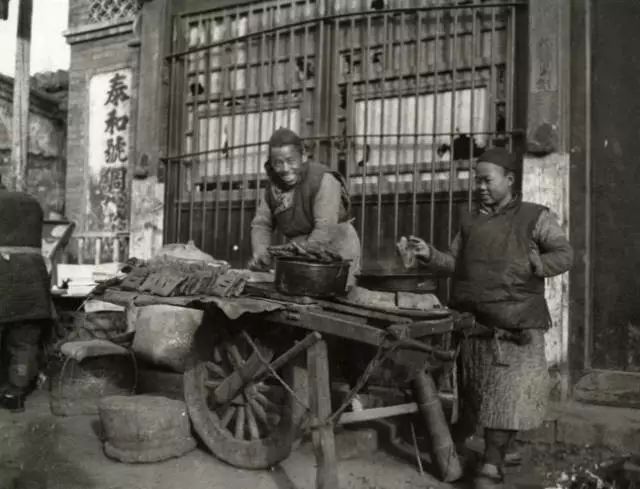 街上卖小吃，构成了《清明上河图》