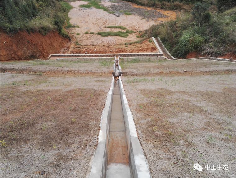 来看看，边坡防护新方法新工艺的图12