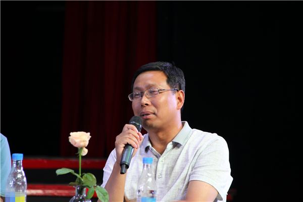 局局长 夏芳规划局新城分局局长 郭学民本次高峰论坛采用漫谈的形式