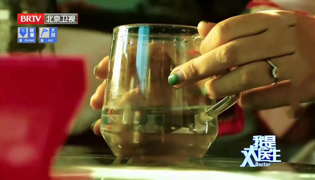 手指甲黑青是什么原因