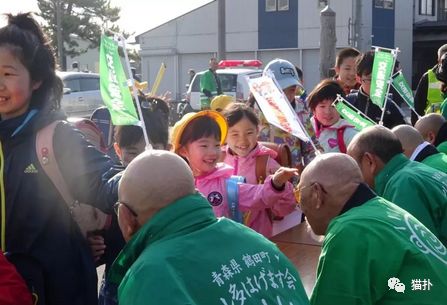 太会玩了吧！日本秃头男人的集体狂欢，去夜店蹦迪都没敢这么野！（视频/组图） - 25