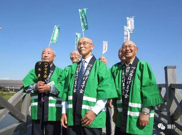 太会玩了吧！日本秃头男人的集体狂欢，去夜店蹦迪都没敢这么野！（视频/组图） - 27