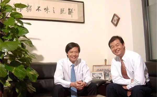 （雷军与金山创始人求伯君）