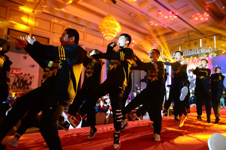 卓育英才：《天联成长方案》价格即将上调，华为Mate30pro5G手机等你来抢！