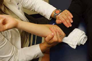 肘关节固定支具怎么用肘关节脱位切开复位内固定术后康复：AAOS骨科术后康复指南_https://www.jmylbn.com_新闻资讯_第10张